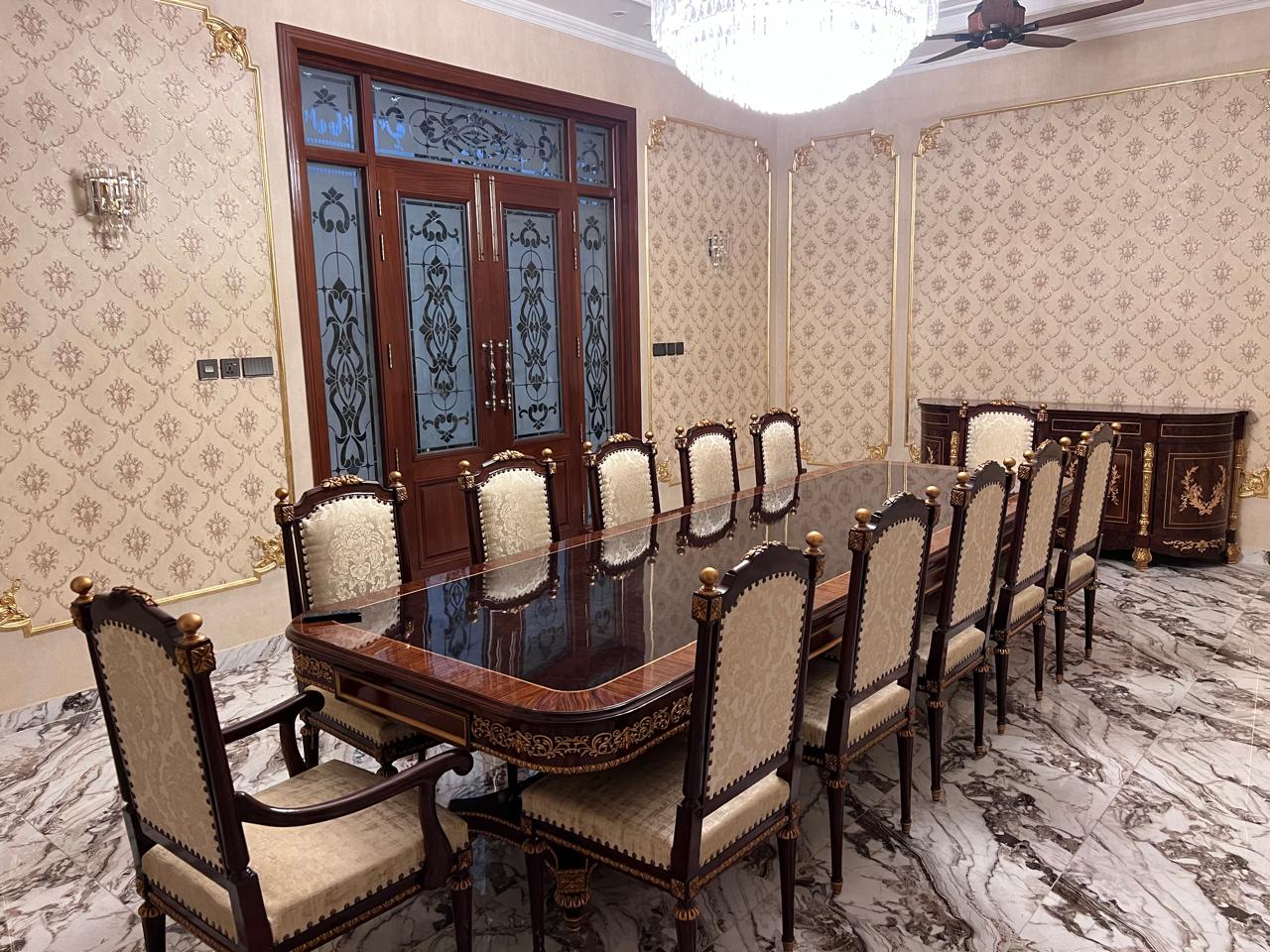 Crown Dining Set